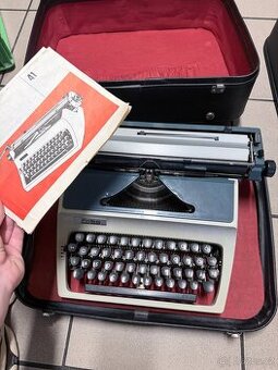 Psací stroj Erika 41 (NDR) – plně funkční, ve výborném stavu