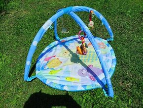 Hrací deka s hrazdičkou,