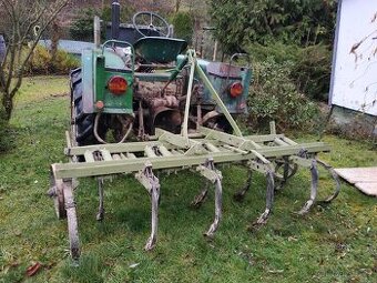Nesený radličkový kultivátor s pružinovým jištěním
