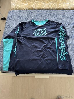 Různé předměty pro horská kola