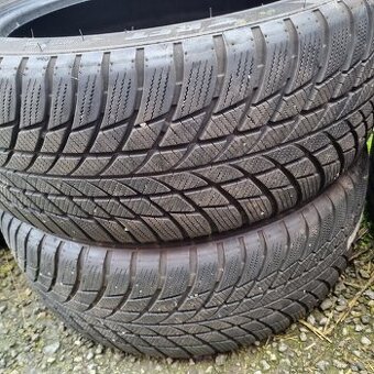 Zimní 2ks Bridgestone Run flat 225/50/18