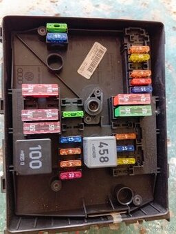 Prodám pojistkovou skříň na škoda Octavia 2, 1.6 75 kw,