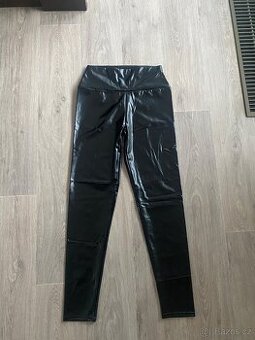Nové koženkové kalhoty vel. S