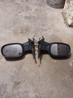 Zrcátka Nissan, Renault