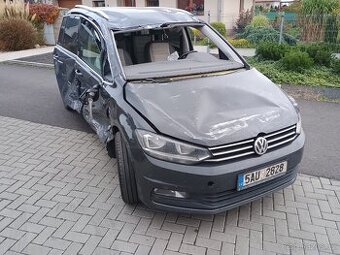 Prodám díly na vw Touran 5TA