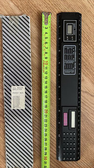 3 v 1 pravítko, kalkulačka, hodiny