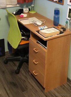 Dětský psací stůl