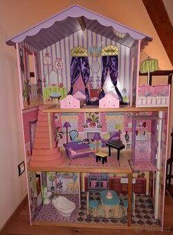 Dřevěný domeček s vytahem pro panenky