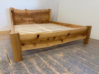 Manželska postel z olšového masivu 160x200 cm