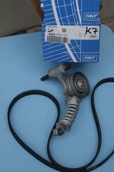 Opel, Suzuki,... sada SKF žebrovaný klínový řemen + napínák