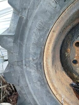 Kola na zemědělské a stavební stroje