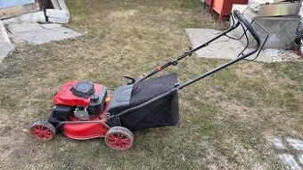 Benzínová sekačka s pojezdem