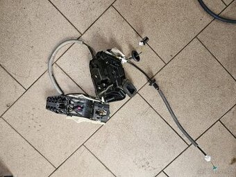 P zámek dveří - přední škoda Octavia III