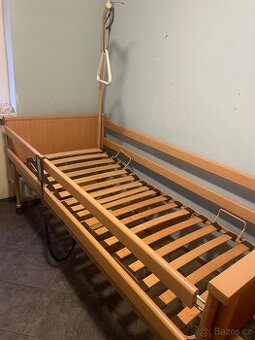 Zdravotní polohovací postel