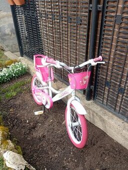 Holčičí jízdní kolo