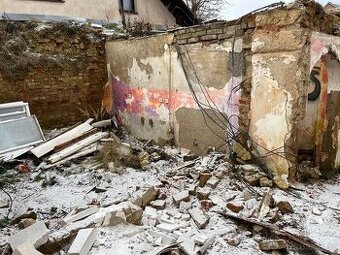 Daruji suť,kameny,cihly