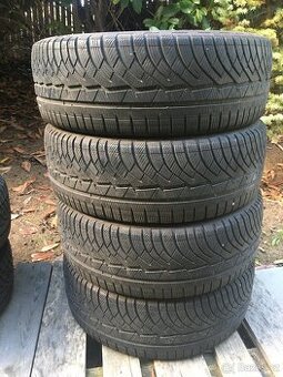 Zimní pneumatiky Michelin 215/45R18 93V