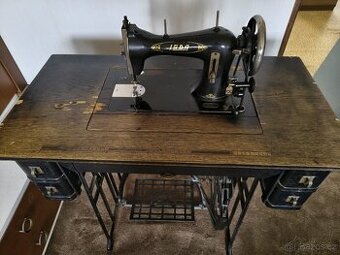 LADA šlapací šicí stroj