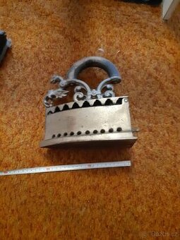 Prodám starožitnou žehličku, pozůstalost.