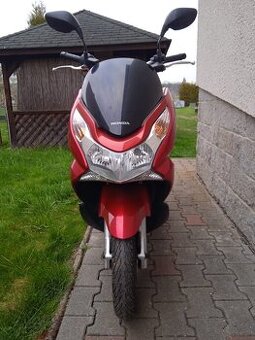 Skútr Honda PCX 125