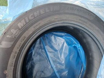 ŠPIČKOVÁ SADA MICHELIN 215/65 R17–JAKO NOVÉ (Najeto 1000 km)
