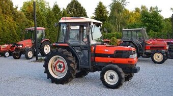 Japonský traktor 39 HP 4x4, klima, rok 2000 – TOP stav