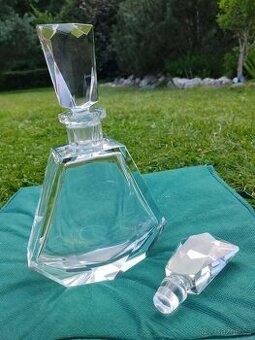 Luxusní kubistická křišťálová karafa – diamantový řez
