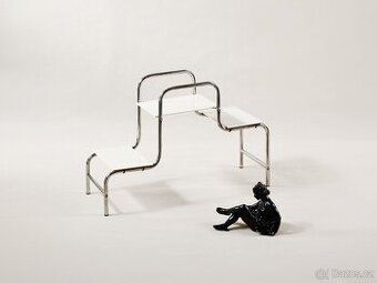 KVĚTINOVÝ ETAŽER-FUNKCIONALISMUS, BAUHAUS.