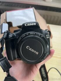 Canon EOS 1100D s objektivem 50 mm