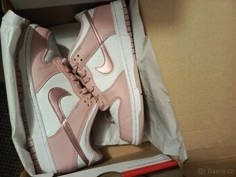 Nike dunk pink glaze