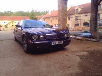 Jaguar XJ8