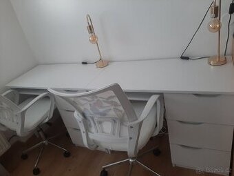 2 moderni psaci stoly a  2 otočné židle IBIS butterfly