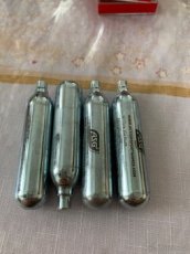 10ks CO2 12g bombicky - 1