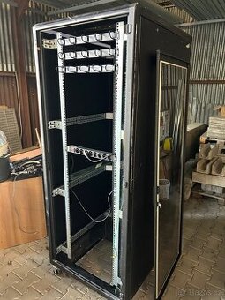 Datový rack černý 2m x 0,8 m - 1