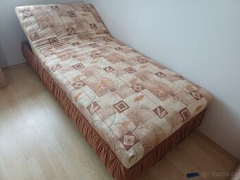 Čalounená postel