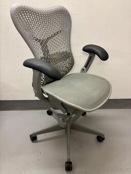 Kancelářská židle Herman Miller Mirra - top stav