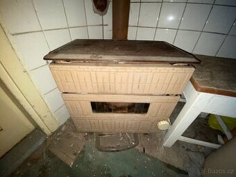 Stalozarova litinova kamna na pevna paliva