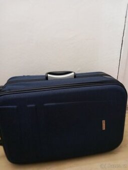 Kufr na 5ti koleckách s vysouvaci rukojeti