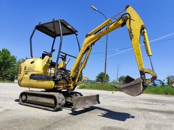 Minibagr Komatsu PC15, váha 1550kg.