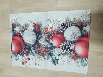 Nový vánoční běhoun na stůl