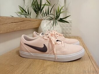 Nike dámské tenisky Solarsoft vel. 39