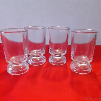 skleničky na nožce