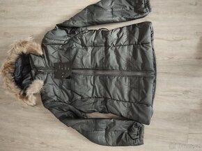 Dámská nová zimní bunda, na kapuci je kožešina, vel. M