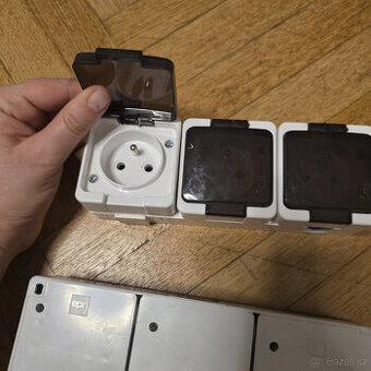 Komponenty pro elektr. kompletaci v RD (3. část fotek)