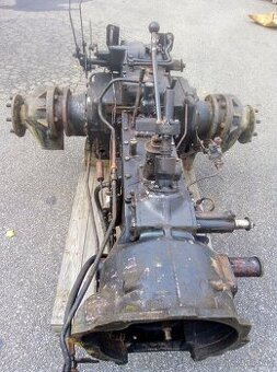 Podvozek Zetor 7745 Převodovka rozvodovka portály