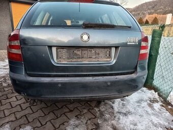 Prodám zadní naraznik na škoda Octavia 2 combi. Sensory