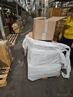 Palety s novým sportovním vybavením