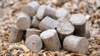 Prodám dřevěné pilinové brikety válec malý