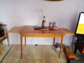Retro dřevěný funkční rozkládací stůl
