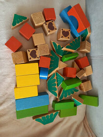 Dřevěné a plastové kostky pro děti - 1